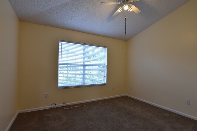 Building Photo - 3br 2.5ba townhome in GATED COMMUNITY of Cypress Lake in Kissimmee!!