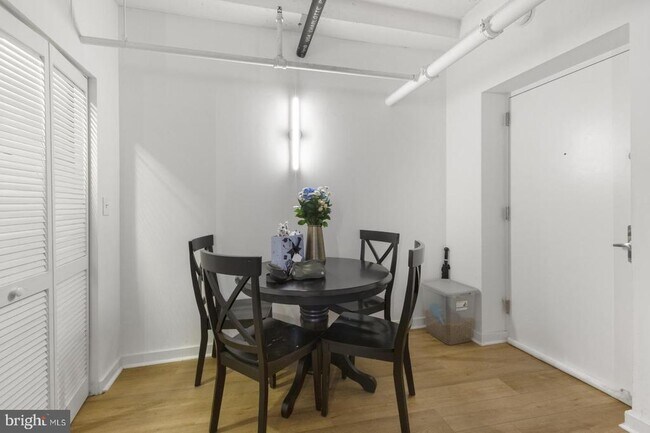 Building Photo - 109 W Wildey St