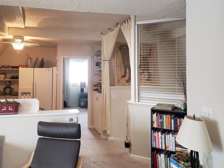 Building Photo - 117 3rd St
