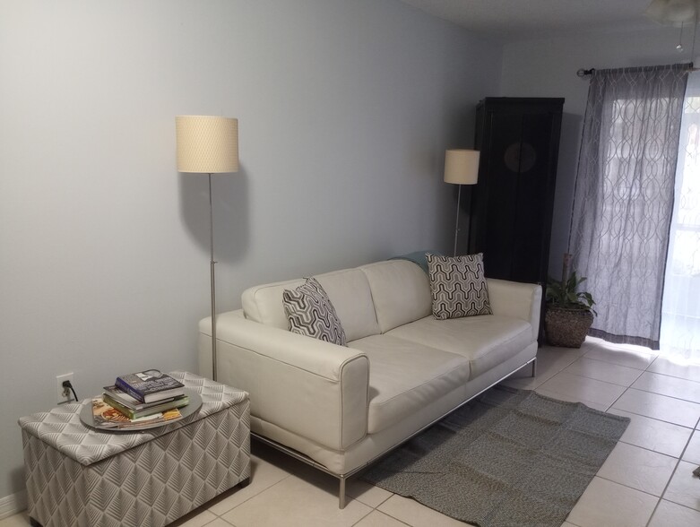 Building Photo - 6932 Stones Throw Cir N