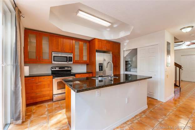 Building Photo - 632 SW 107th Ave