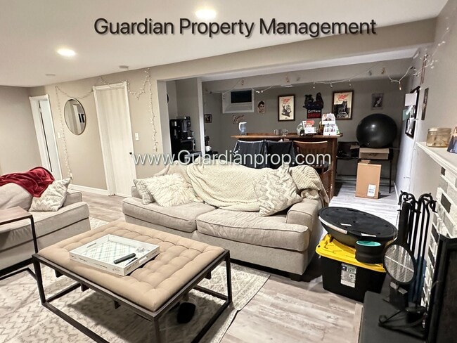 Building Photo - 3050 Glenden Terrace