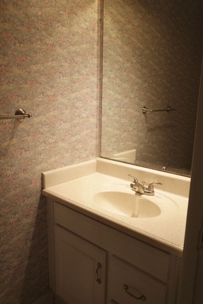 Building Photo - Charming 4 Bedroom/3 Bathroom Townhome in Mays Chapel-Chapelgate (Lutherville)