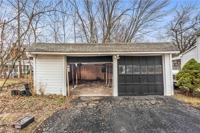 Building Photo - 1530 E 214th St