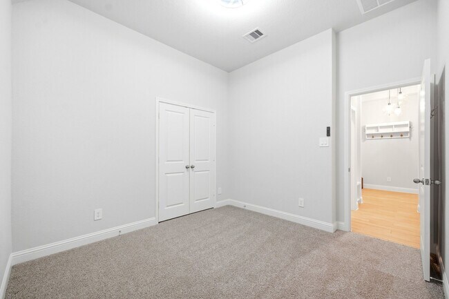Building Photo - 7631 Cattail Shallows Ln