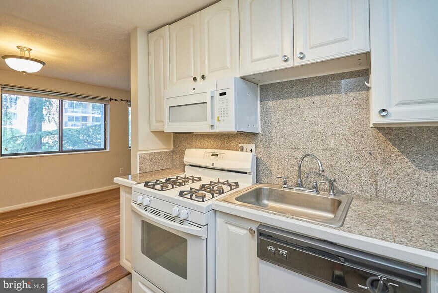 Building Photo - 2016 N Adams St