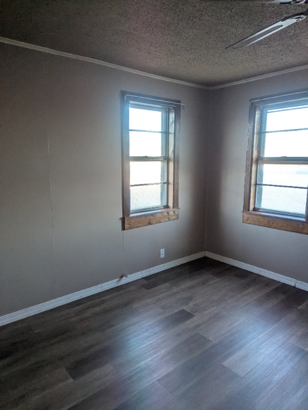 Building Photo - 503 W Birch St