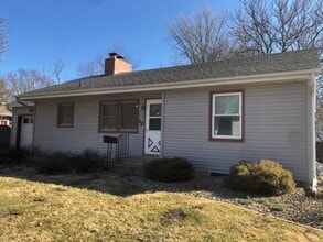 Building Photo - Large Open Concept House!