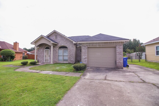 Building Photo - Updated Midland, GA Home
