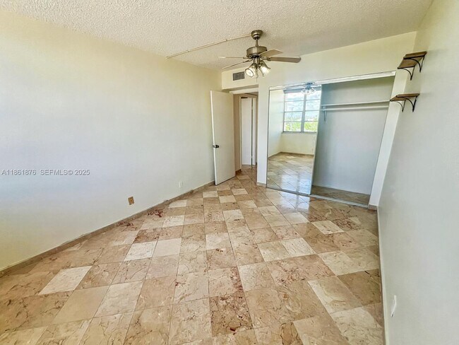 Building Photo - 2025 NE 164th St