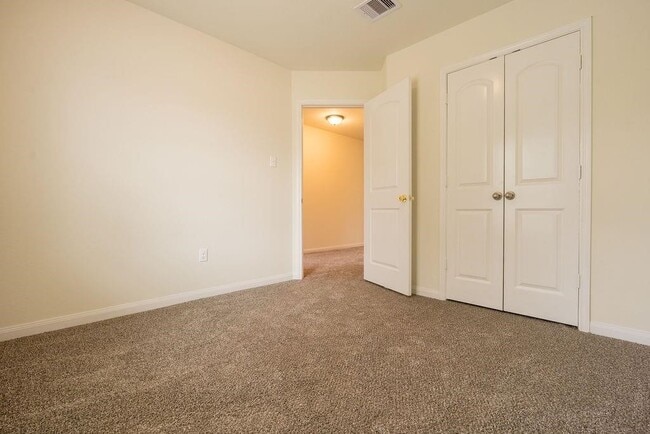 Building Photo - 22538 Cloverland Field Dr