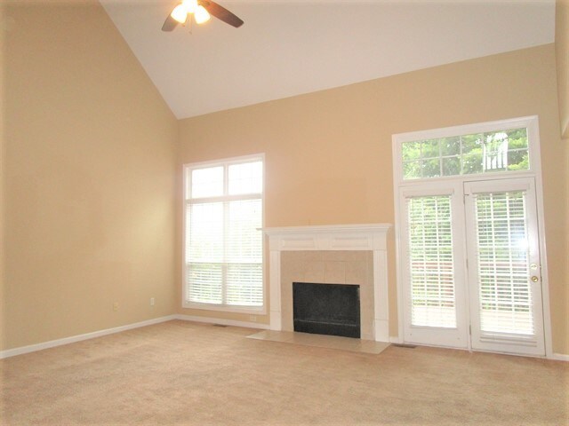 Building Photo - 2420 Queensboro Ln