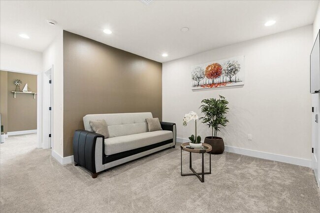 Building Photo - 1385 PEACEFUL Way