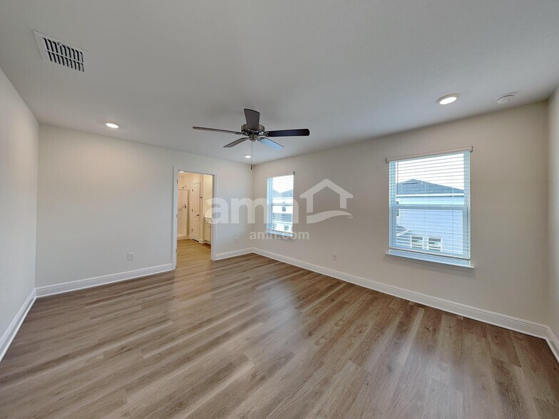 Building Photo - 5956 Pinewood Ests Dr