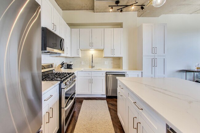 Building Photo - 6 S Laflin St