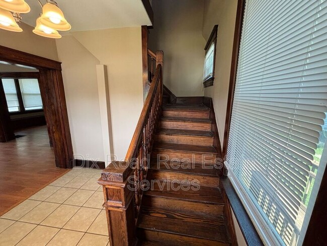 Building Photo - 11169 Maple St