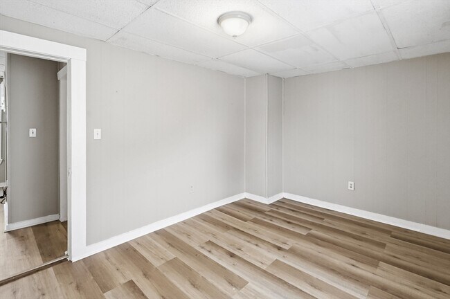 Building Photo - 14 Hacker St