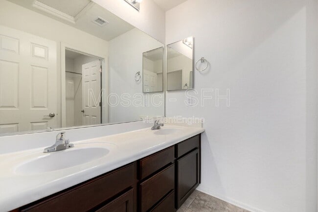 Building Photo - 2656 E Boston St