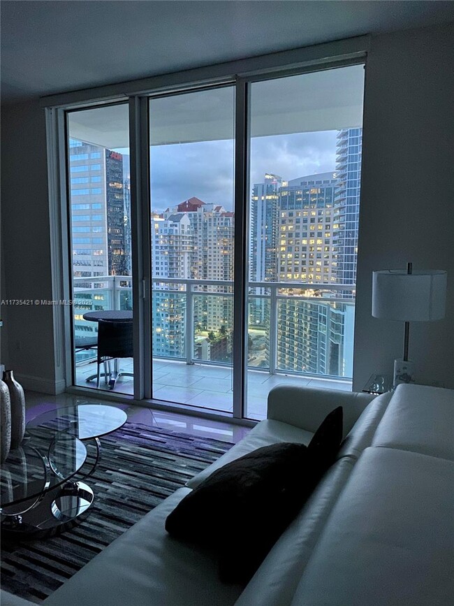 Building Photo - 950 Brickell Bay Dr