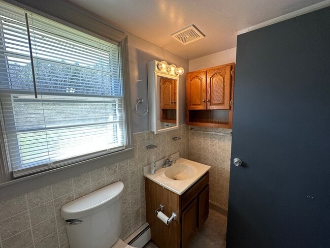 Building Photo - Country Living and Located Near Beautiful ...