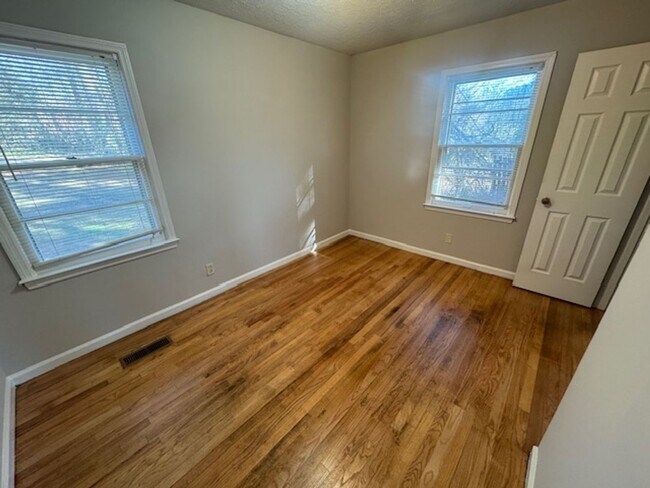 Building Photo - 116 Alton Dr