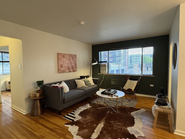 Building Photo - "Charming 1-Bed End Unit Condo on Bellaire...