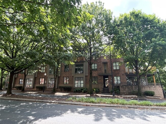 Primary Photo - 714 N Davidson St