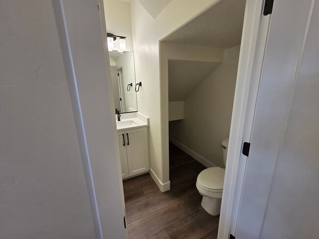 Building Photo - VIEWS from EVERY ROOM!