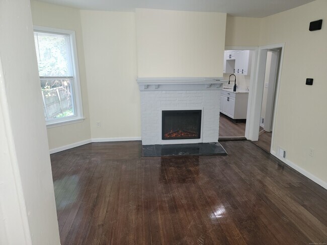 Building Photo - 147 Edgewood St