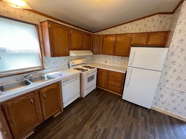 Building Photo - 2 Bedroom 2 Bath Updated Mobile Home in Cliffview Mobile Home Park. Very well kept-up area.