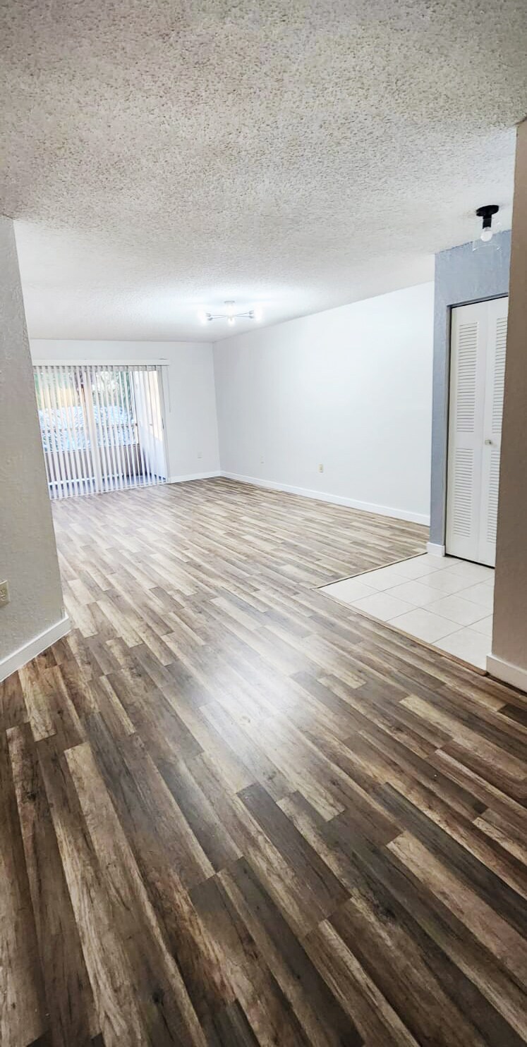 Building Photo - 2810 N Oakland Forest Dr