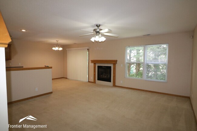 Building Photo - 906-908 Kramer