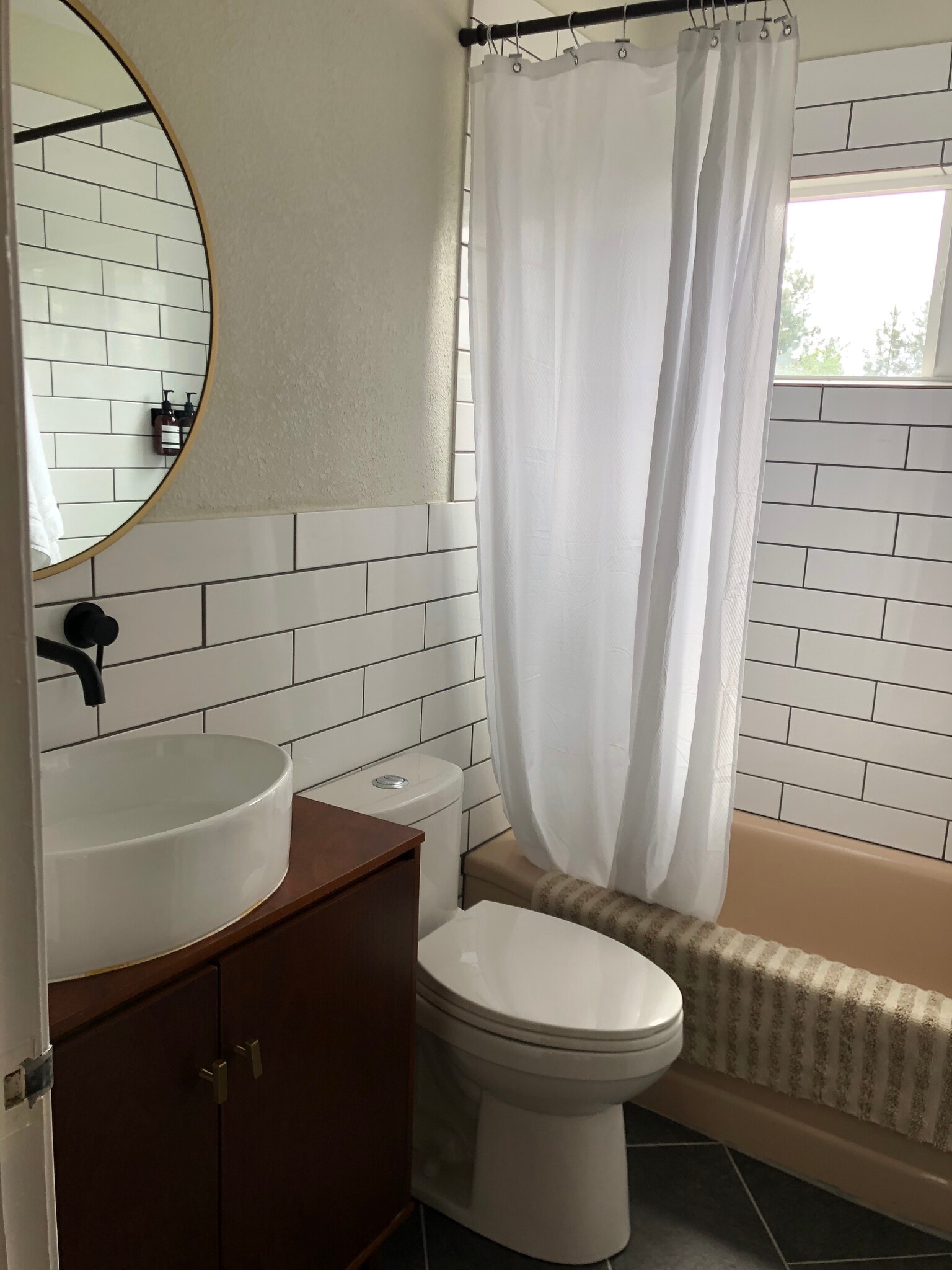 Main Floor Bath - 519 W Milwaukee Dr