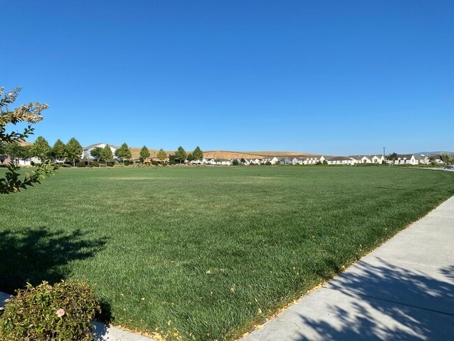 Building Photo - Dublin Ranch 4 Bed & Loft, 3 Bath, close t...
