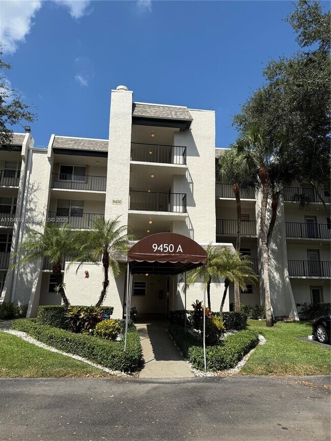 Building Photo - 9450 Poinciana Pl