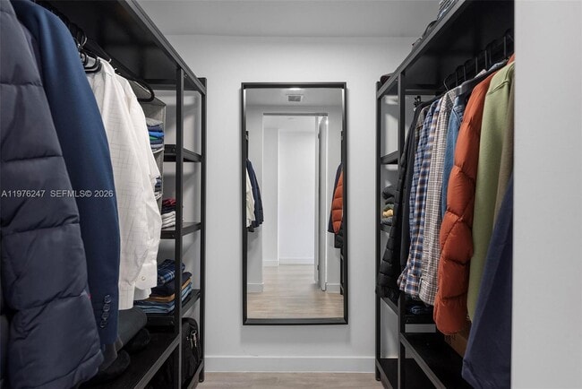 Building Photo - 400 South Pointe Dr