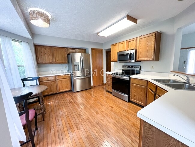 Building Photo - 8575 Kingsley Dr