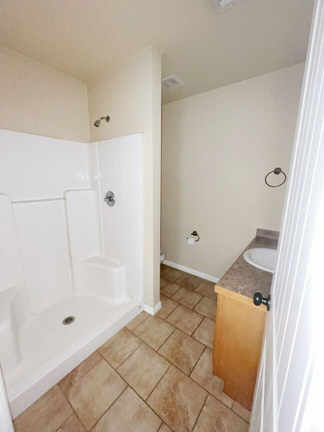 Building Photo - Charming 2bd 2ba in Silo School district