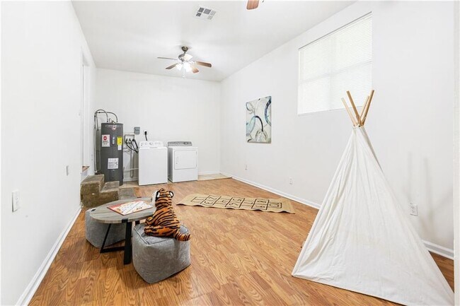 Building Photo - 513 W 13th Ave