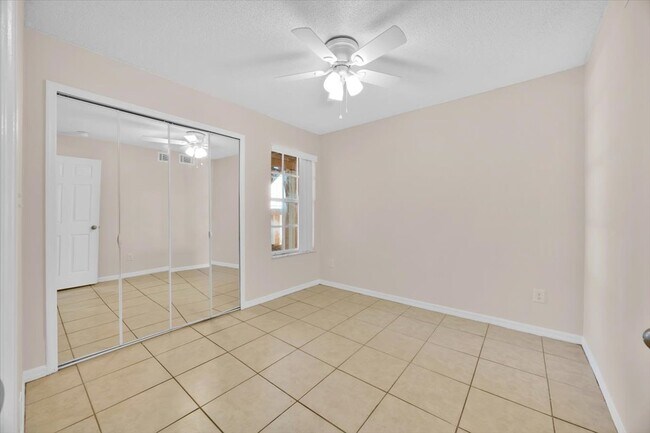 Building Photo - 2035 Royal Bay Blvd