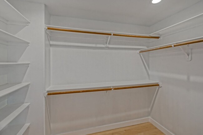 Building Photo - VERY BRIGHT, SPACIOUS & AIRY GOLDEN HILLS ...