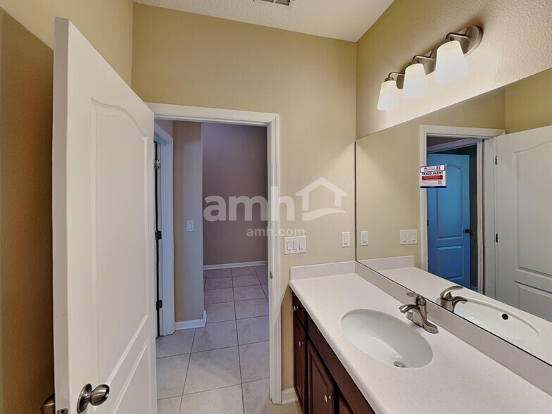 Building Photo - 210 Athens Dr