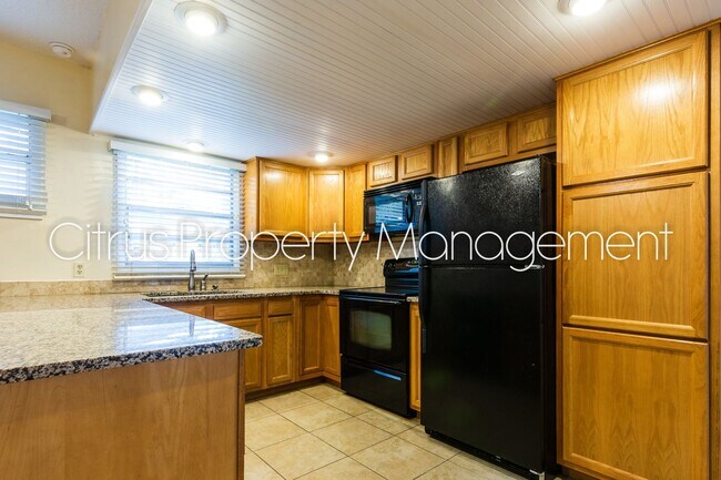 Building Photo - Charming Duplex in Mills 50 District