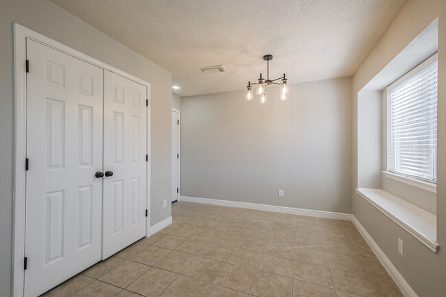 Building Photo - 12402 Greenmesa Dr