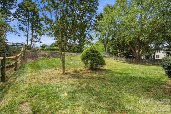 Building Photo - 16903 Hampton Trace Rd