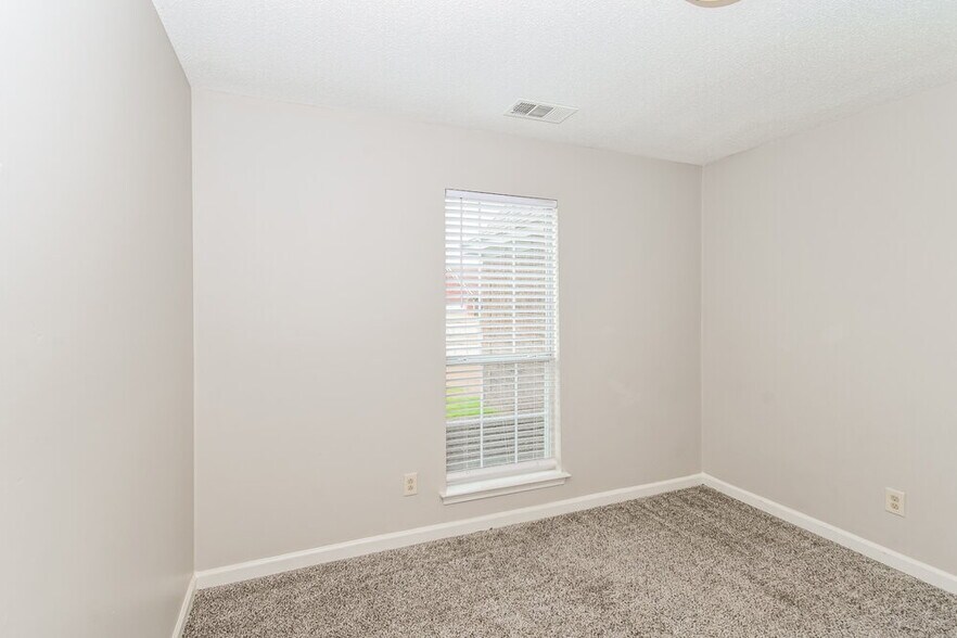 Building Photo - 4874 Phipps Dr