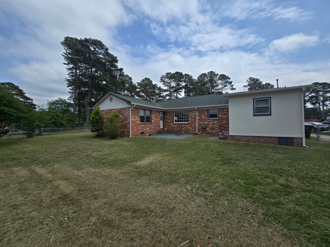 Building Photo - 5247 Brownwood Ct