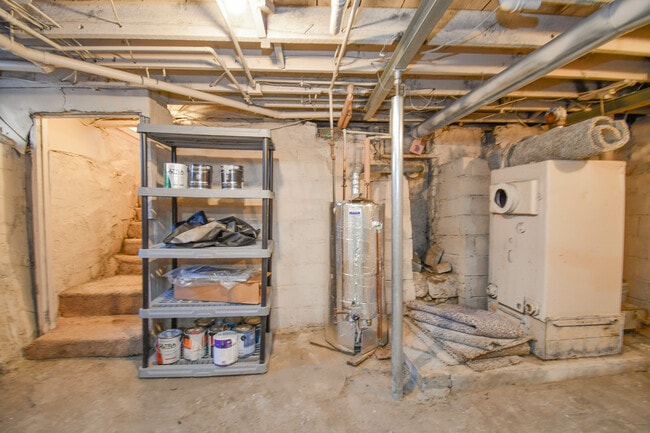 Building Photo - 817 W 12th St