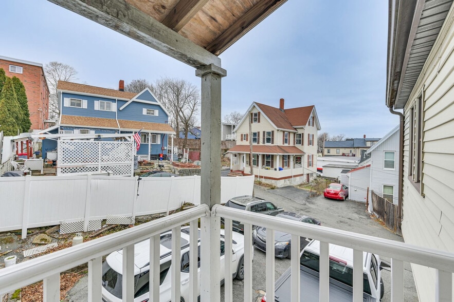 Building Photo - 467 Ferry St