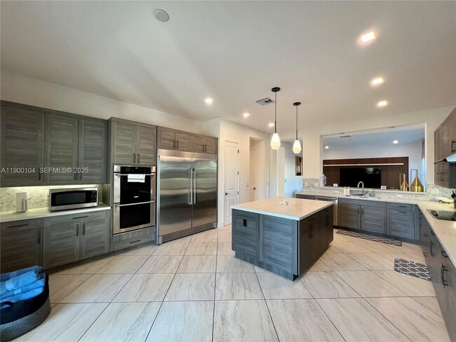 Building Photo - 11 NW 122nd Ave